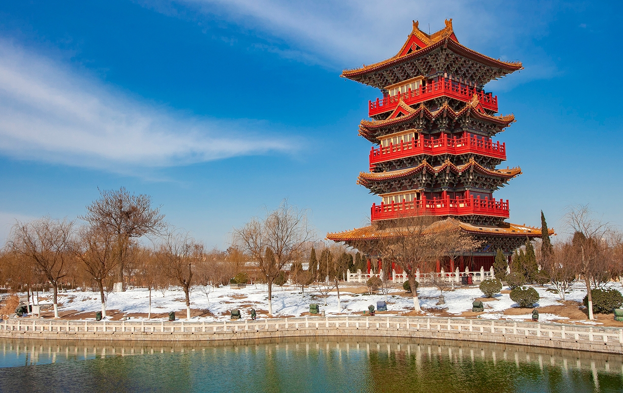 河南郑州、洛阳龙门石窟、白马寺、洛邑古城、开封、清明上河园、包公祠、大宋武侠城、老君山、少林寺双飞5天