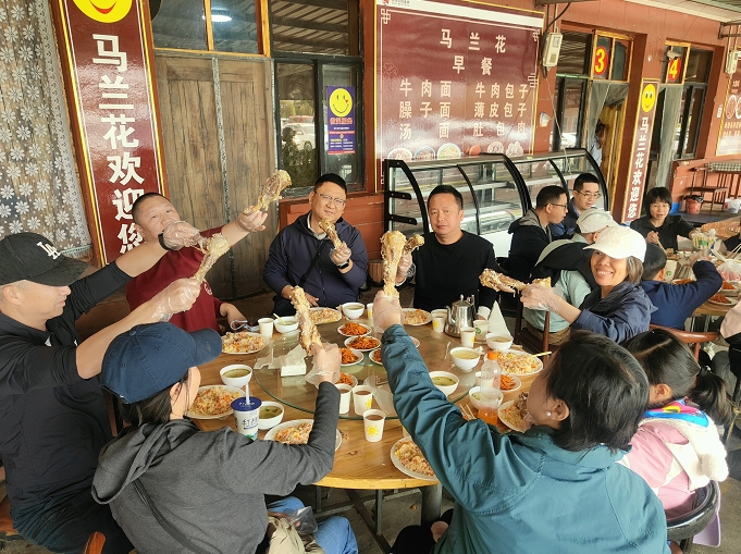 8 天玩转新疆：美景配美食，越玩越上头！