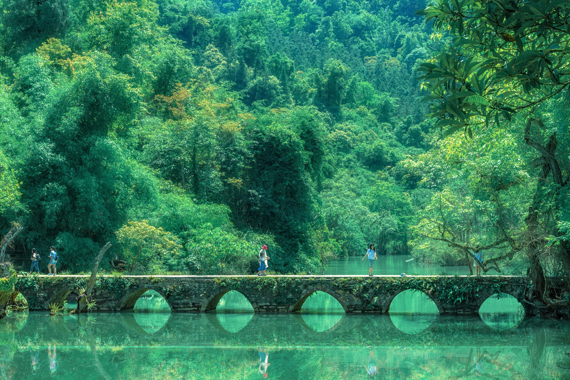 6天5晚游  黄果树大瀑布 荔波小七孔·西江千户苗寨 马岭河峡谷·万峰林·万峰湖