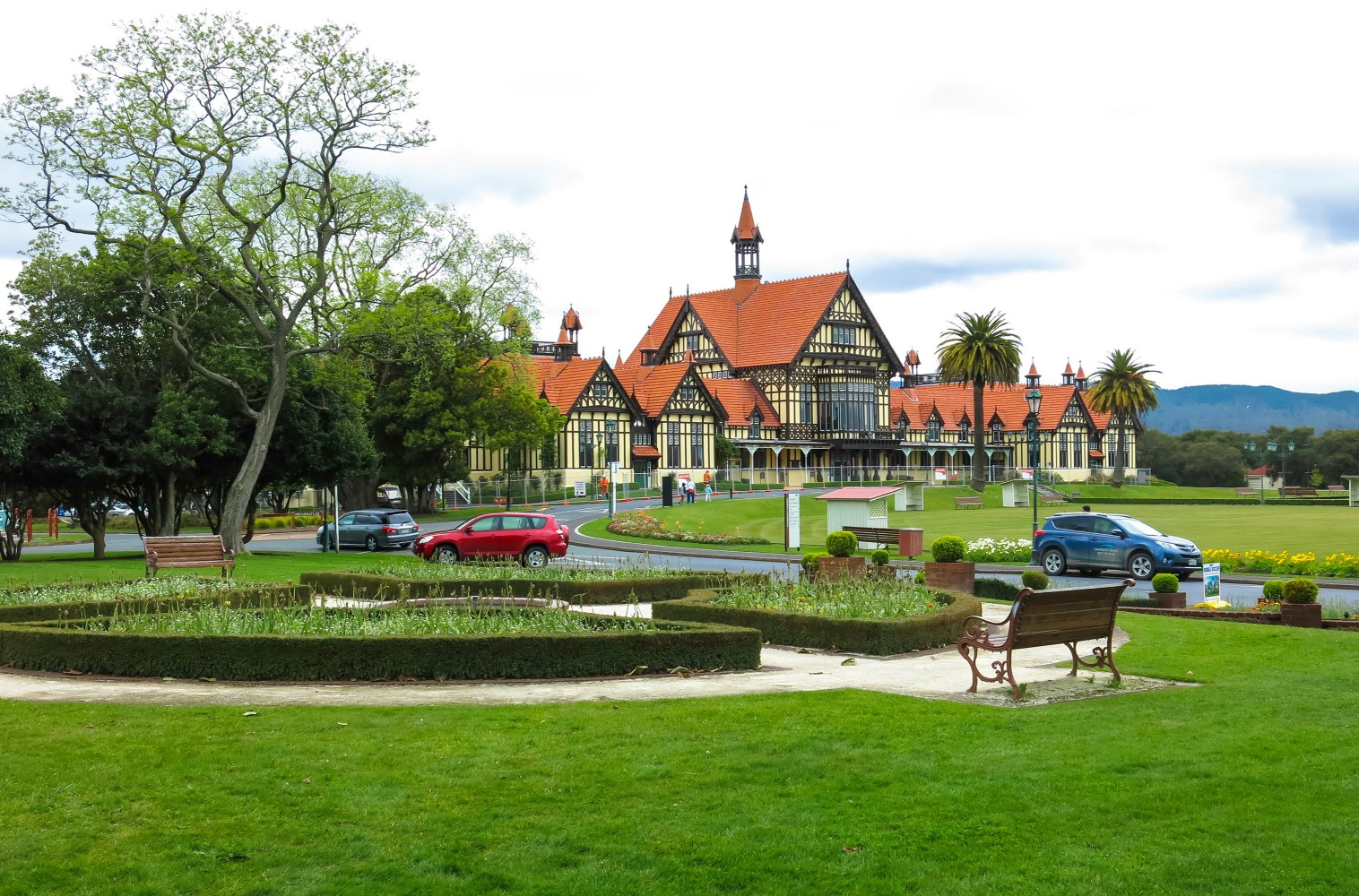 春节优选【新西兰】阿卡罗阿 + 皇后镇 + 怀奥塔普地热 + 蓝泉 出海捕鲜 + 冰川徒步 + 企鹅归巢 11 日纯玩游 广州出境 可申请全国联运