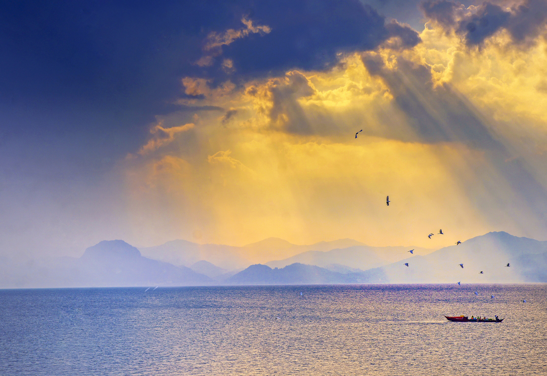 【云南滇东南】元阳梯田 + 建水古城 + 碧色寨 + 弥勒东风韵 + 梯田探秘 + 换装旅拍 + 古城寻韵 6 日游 飞机 往返