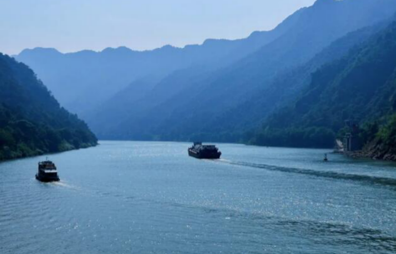 【清远】牛鱼嘴景区 + 北江小三峡 + 和秧合社 + 奇迹花海 + 旗袍旅拍 + 篝火晚会 + 花海打卡 2 日游 深圳大巴往返